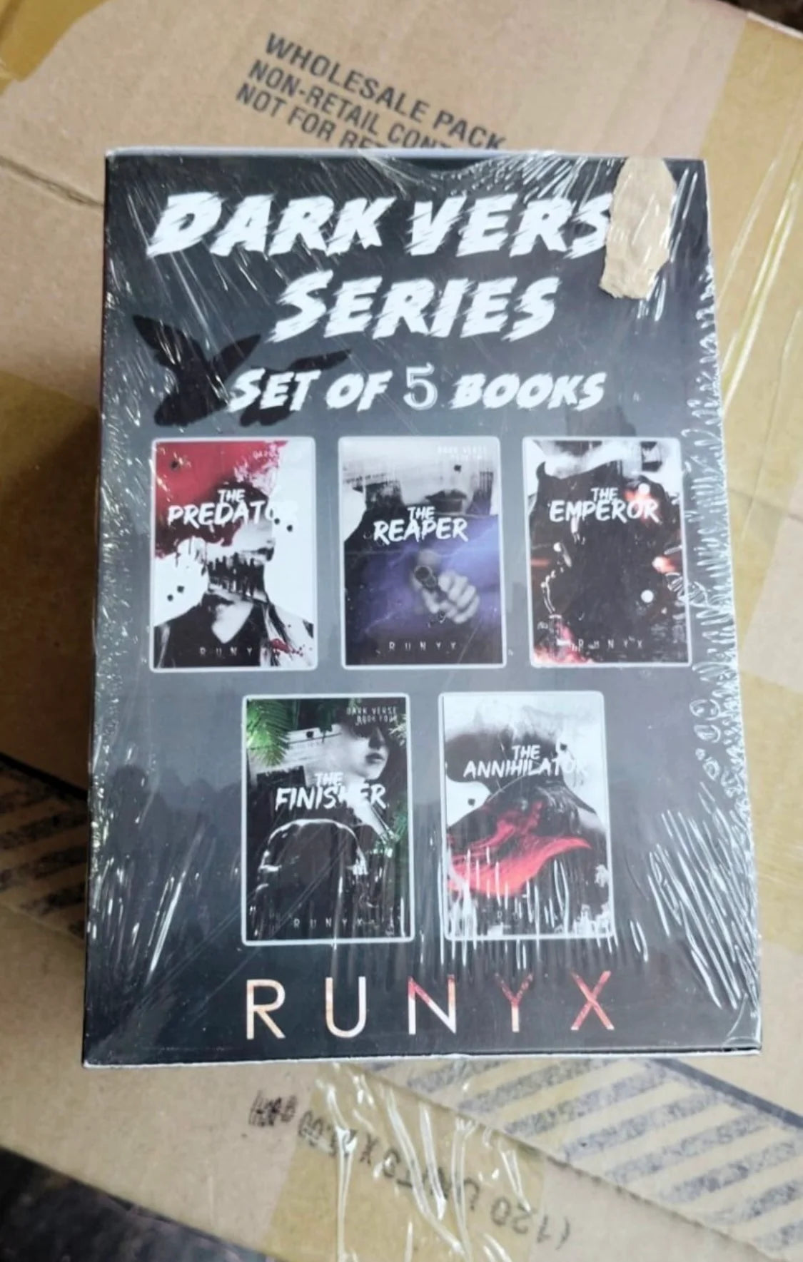 The Predator. Dark Verse Series (Limited Edition, Sprayed Edges) ( Paperback, Runyx)